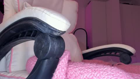 Eva Davis online show from January 10, 5:05 am