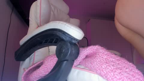 Eva Davis online show from January 18, 1:52 am