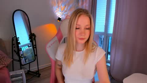 Eva Davis online show from April 6, 4:46 am