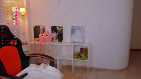 Snapshot of eva_deepsy chatting on February 12, 4:40 am Im Eva online show from February 12, 4:40 am