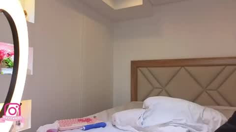 Eva online show from April 25, 1:52 pm