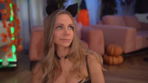 Snapshot of eva_fashionista chatting on October 29, 6:09 pm Eva online show from October 29, 6:09 pm