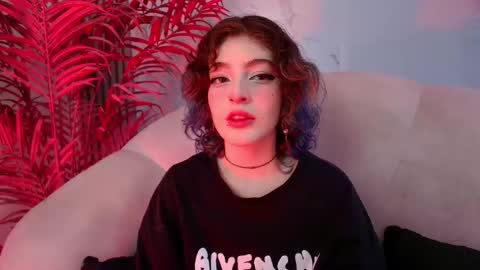 Snapshot of eva_halsey chatting on December 3, 8:40 pm E V A online show from December 3, 8:40 pm