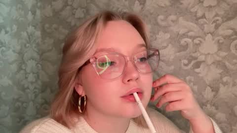 eva_kittenn online show from September 14, 4:11 am