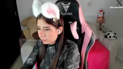 Snapshot of eva_lee18 chatting on January 15, 7:37 am Eva online show from January 15, 7:37 am