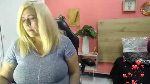 Snapshot of eva_love49 chatting on June 30, 6:20 pm eva_love49 online show from June 30, 6:20 pm