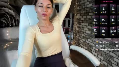 Snapshot of eva_melow chatting on December 5, 8:00 pm Eva online show from December 5, 8:00 pm