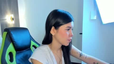 Snapshot of eva_swan_ chatting on February 23, 12:13 pm E V A online show from February 23, 12:13 pm