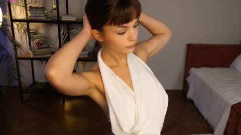 Snapshot of eva_zill_blossom chatting on September 17, 8:16 am Hello my name is Eva its my first day here online show from September 17, 8:16 am