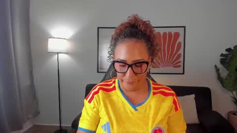 Snapshot of evaa_mills chatting on June 16, 8:55 pm Eva online show from June 16, 8:55 pm