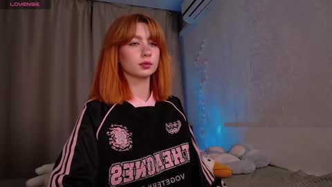 Snapshot of evaa_moonn_ chatting on November 30, 1:59 pm Eva online show from November 30, 1:59 pm