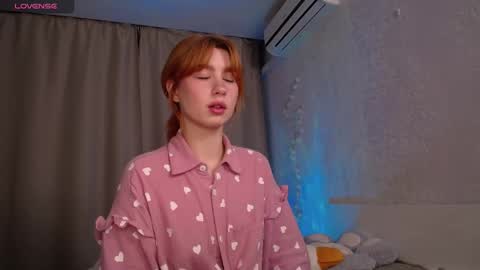 Snapshot of evaa_moonn_ chatting on December 1, 9:36 am Eva online show from December 1, 9:36 am