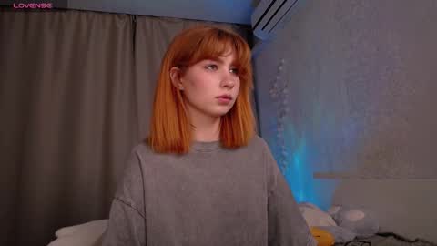 Snapshot of evaa_moonn_ chatting on December 5, 7:54 pm Eva online show from December 5, 7:54 pm