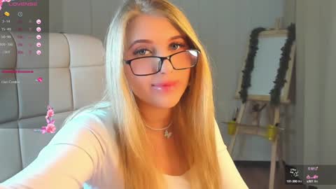 Snapshot of evacadooo chatting on December 22, 5:45 am Eva online show from December 22, 5:45 am