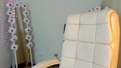 Snapshot of evacadooo chatting on February 23, 5:56 am Eva online show from February 23, 5:56 am