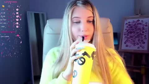 Snapshot of evacadooo chatting on March 1, 5:52 am Eva online show from March 1, 5:52 am