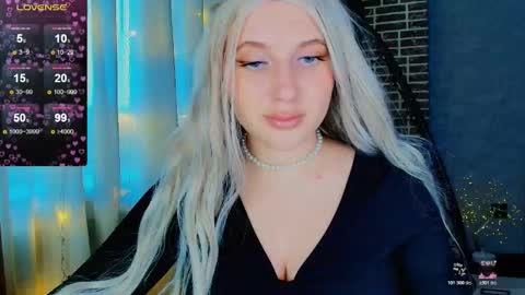 Snapshot of evacadooo chatting on November 12, 5:19 am Eva online show from November 12, 5:19 am