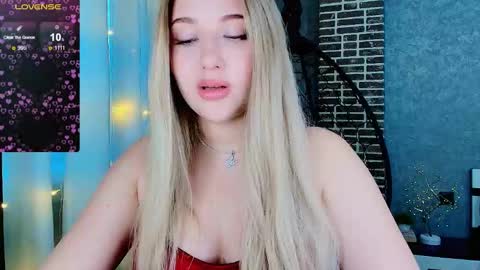 Snapshot of evacadooo chatting on November 26, 4:57 am Eva online show from November 26, 4:57 am