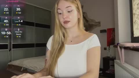 evacarter1 online show from October 8, 11:08 am