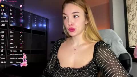 evacarter1 online show from November 11, 10:04 am