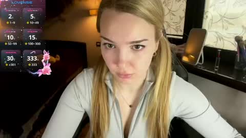 evacarter1 online show from April 15, 2:24 pm