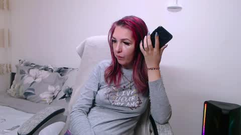 EvadesireONE online show from April 13, 7:19 pm