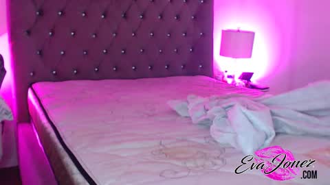 Snapshot of evajonez chatting on December 16, 6:21 am Eva online show from December 16, 6:21 am