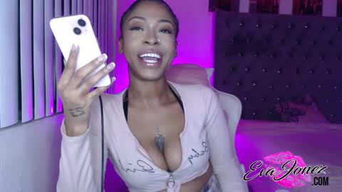 Snapshot of evajonez chatting on January 23, 7:22 am Eva online show from January 23, 7:22 am