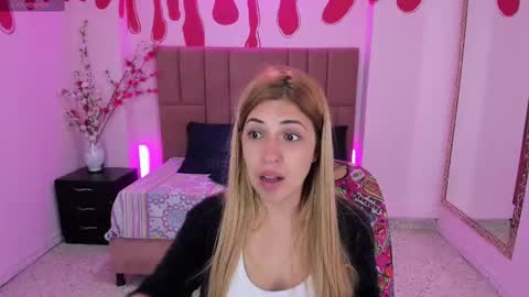 Snapshot of evaloviaa_ chatting on March 11, 1:23 pm Eva online show from March 11, 1:23 pm