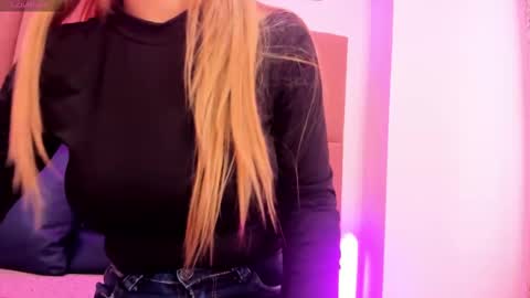 Snapshot of evaloviaa_ chatting on October 18, 2:40 pm Eva online show from October 18, 2:40 pm