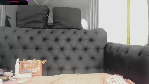 Snapshot of evaloviaa_ chatting on October 21, 1:34 pm Eva online show from October 21, 1:34 pm