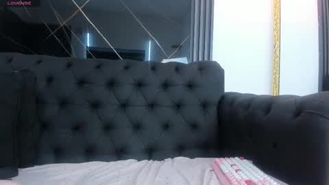 Snapshot of evaloviaa_ chatting on October 29, 2:19 pm Eva online show from October 29, 2:19 pm