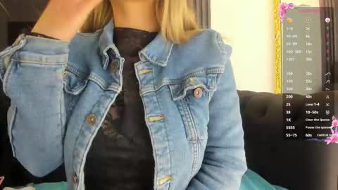 Snapshot of evaloviaa_ chatting on November 26, 1:45 pm Eva online show from November 26, 1:45 pm