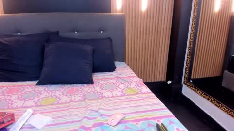 Snapshot of evaloviaa_ chatting on December 5, 1:42 pm Eva online show from December 5, 1:42 pm