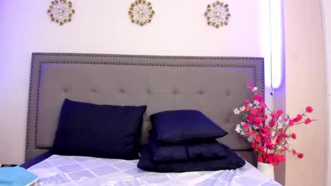 Snapshot of evaloviaa_ chatting on April 18, 7:58 pm Eva online show from April 18, 7:58 pm
