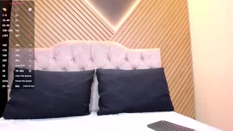 Snapshot of evaloviaa_ chatting on May 9, 1:49 pm Eva online show from May 9, 1:49 pm