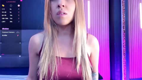 Snapshot of evaloviaa_ chatting on May 30, 4:04 pm Eva online show from May 30, 4:04 pm