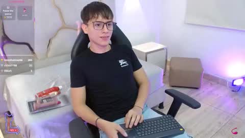 Snapshot of evan_tay chatting on January 18, 3:10 am evan_tay online show from January 18, 3:10 am