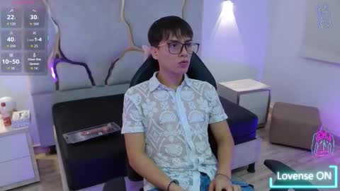 Snapshot of evan_tay chatting on January 19, 3:10 am evan_tay online show from January 19, 3:10 am