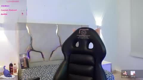 Snapshot of evan_tay chatting on February 13, 3:02 am evan_tay online show from February 13, 3:02 am