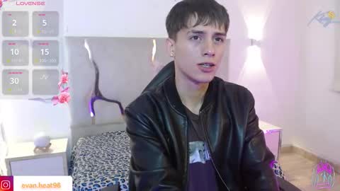 Snapshot of evan_tay chatting on February 16, 3:13 am evan_tay online show from February 16, 3:13 am