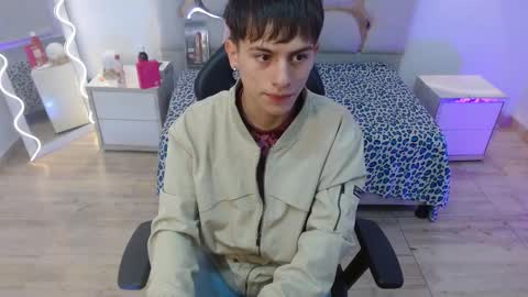 Snapshot of evan_tay chatting on February 23, 3:15 am evan_tay online show from February 23, 3:15 am