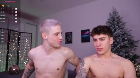 evan_white_ online show from December 17, 3:39 pm