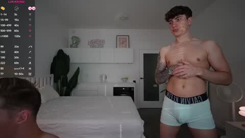 Snapshot of evan_white_ chatting on July 19, 4:00 pm evan_white_ online show from July 19, 4:00 pm