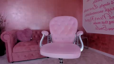 Snapshot of evanew_ chatting on February 14, 12:09 am Eva online show from February 14, 12:09 am