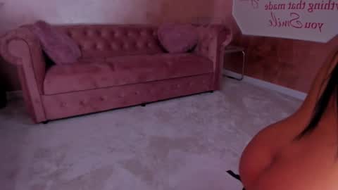 Snapshot of evanew_ chatting on February 18, 9:20 pm Eva online show from February 18, 9:20 pm