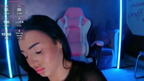 Snapshot of evanew_ chatting on November 5, 5:57 pm Eva online show from November 5, 5:57 pm