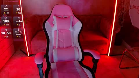 Snapshot of evanew_ chatting on November 26, 5:14 pm Eva online show from November 26, 5:14 pm