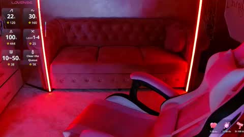 Snapshot of evanew_ chatting on November 30, 5:50 pm Eva online show from November 30, 5:50 pm