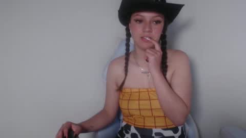 Snapshot of evangeline_petite chatting on October 10, 2:54 am eva online show from October 10, 2:54 am